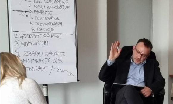 Terapeuta prowadzący zajęcia